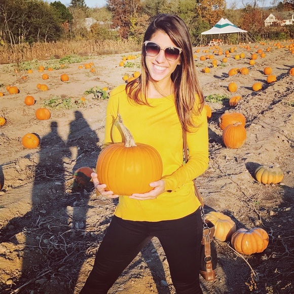 Meet your Posher, Ayla - Picture 6 of 7